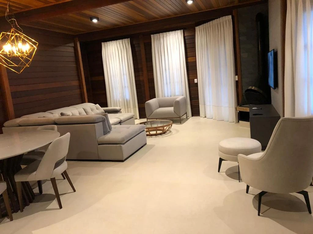 Casa com estrutura em madeira maçaranduba em São Paulo